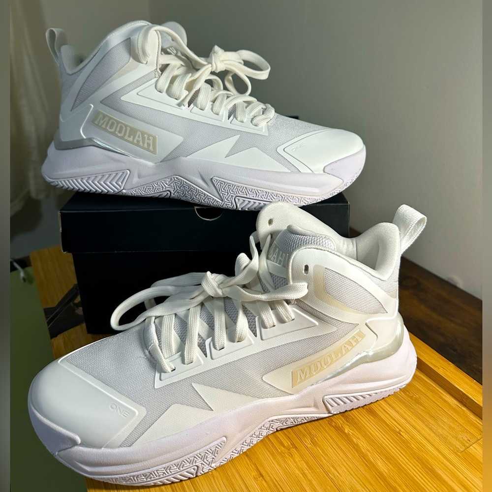 BRAND NEW Moolah Size 10 Kicks Women's Triple Double Basketball Shoes MSRP $135!